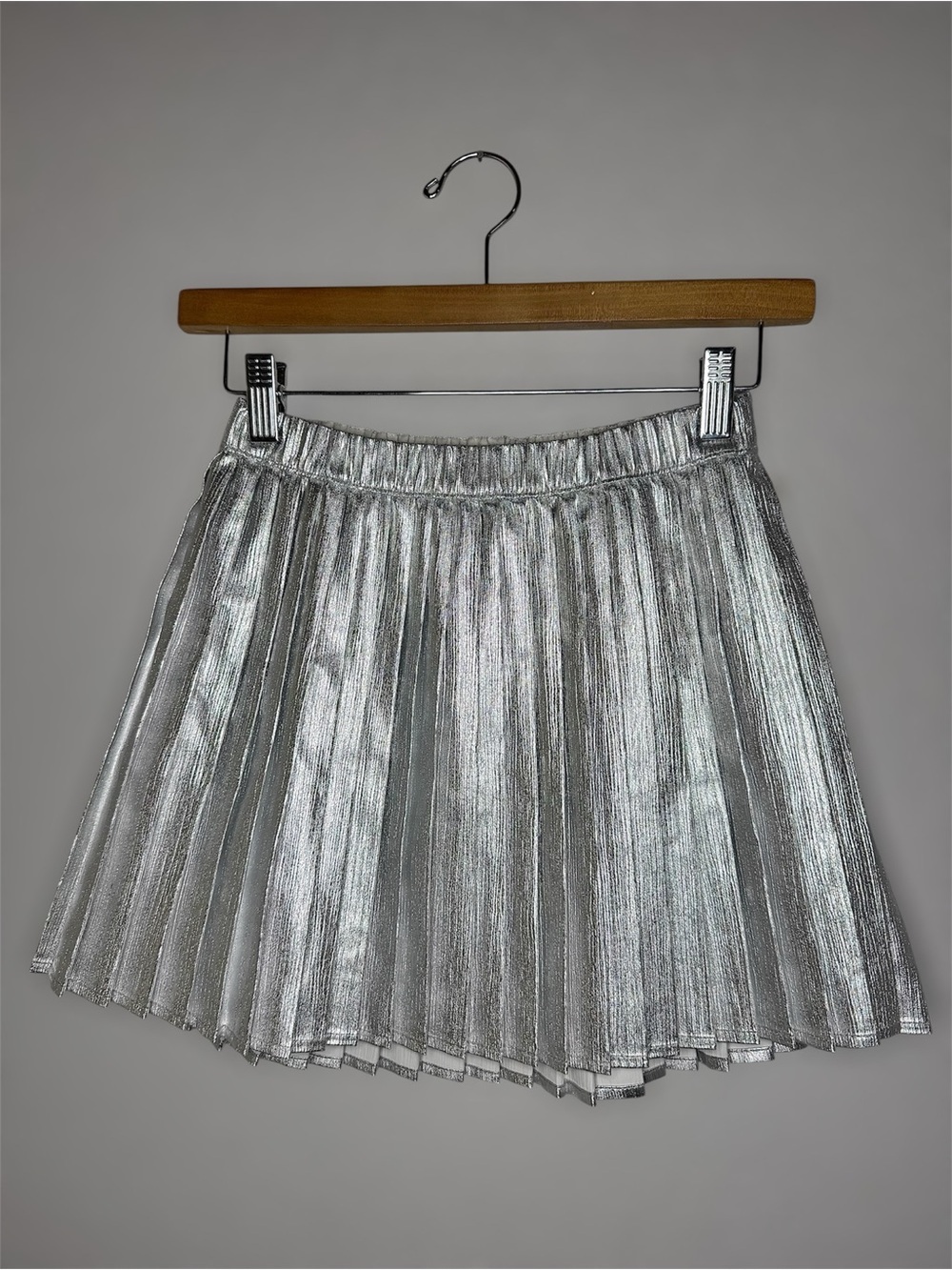 New Girls' Metallic Silver Pleated Skirt with Elastic Waistband Medium